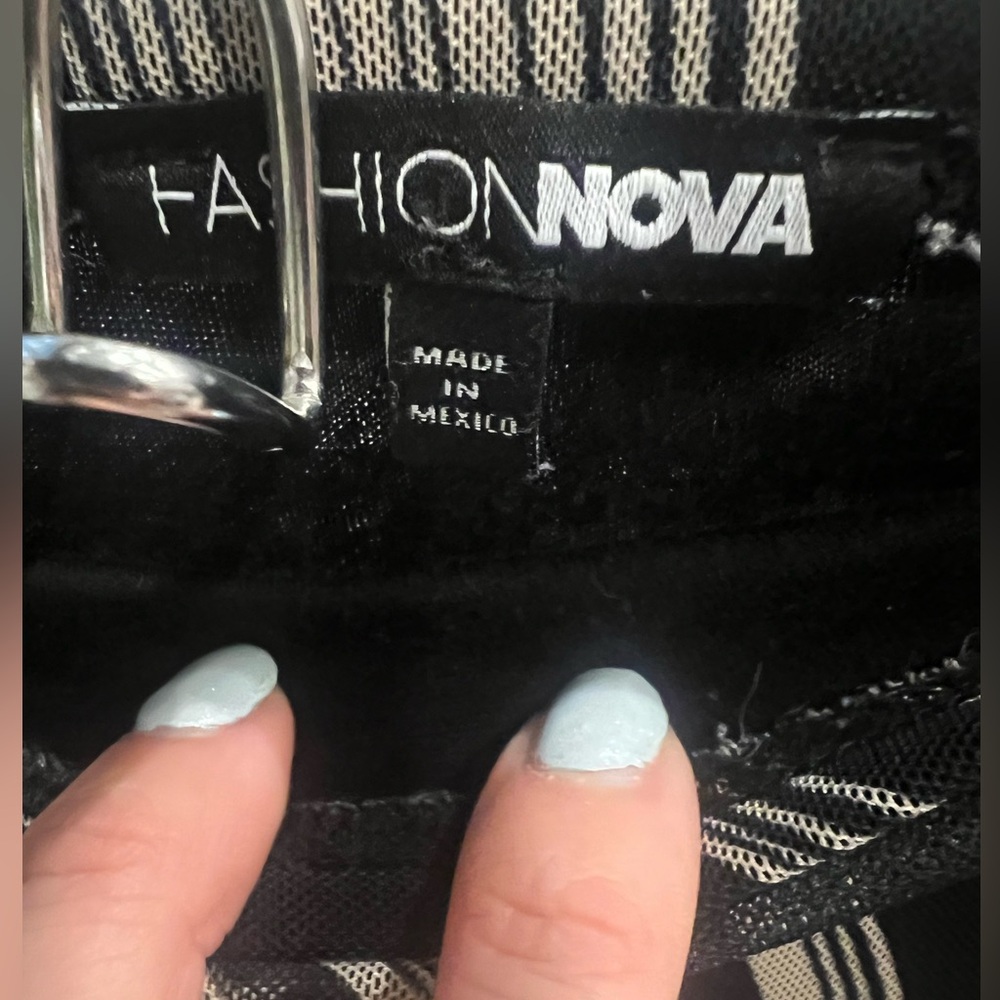 Fashion Nova Black & White Patterned Pencil Skirt Size Small - Picture 4 of 4